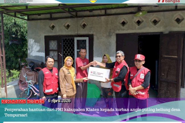 Penyerahan Bantuan dari PMI Kabupaten Klaten kepada korban Angin Puting Beliung di Desa Tempursari