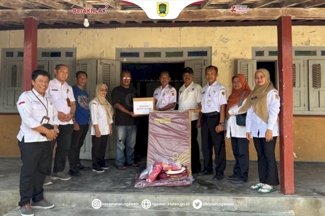 Dinas Sosial Kabupaten Klaten Serahkan Bantuan kepada Korban Kebakaran di Desa Manjung