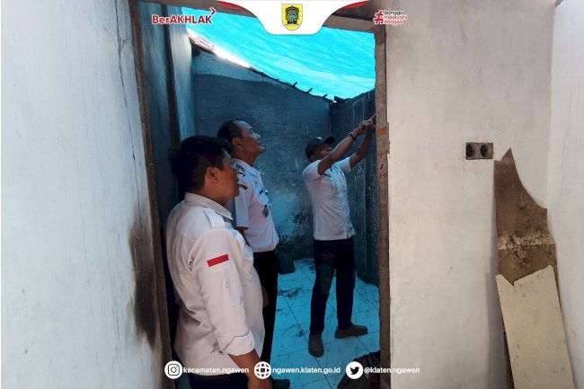 Camat Ngawen Tinjau Lokasi Kebakaran di Senden, Salurkan Bantuan Sembako untuk Korban