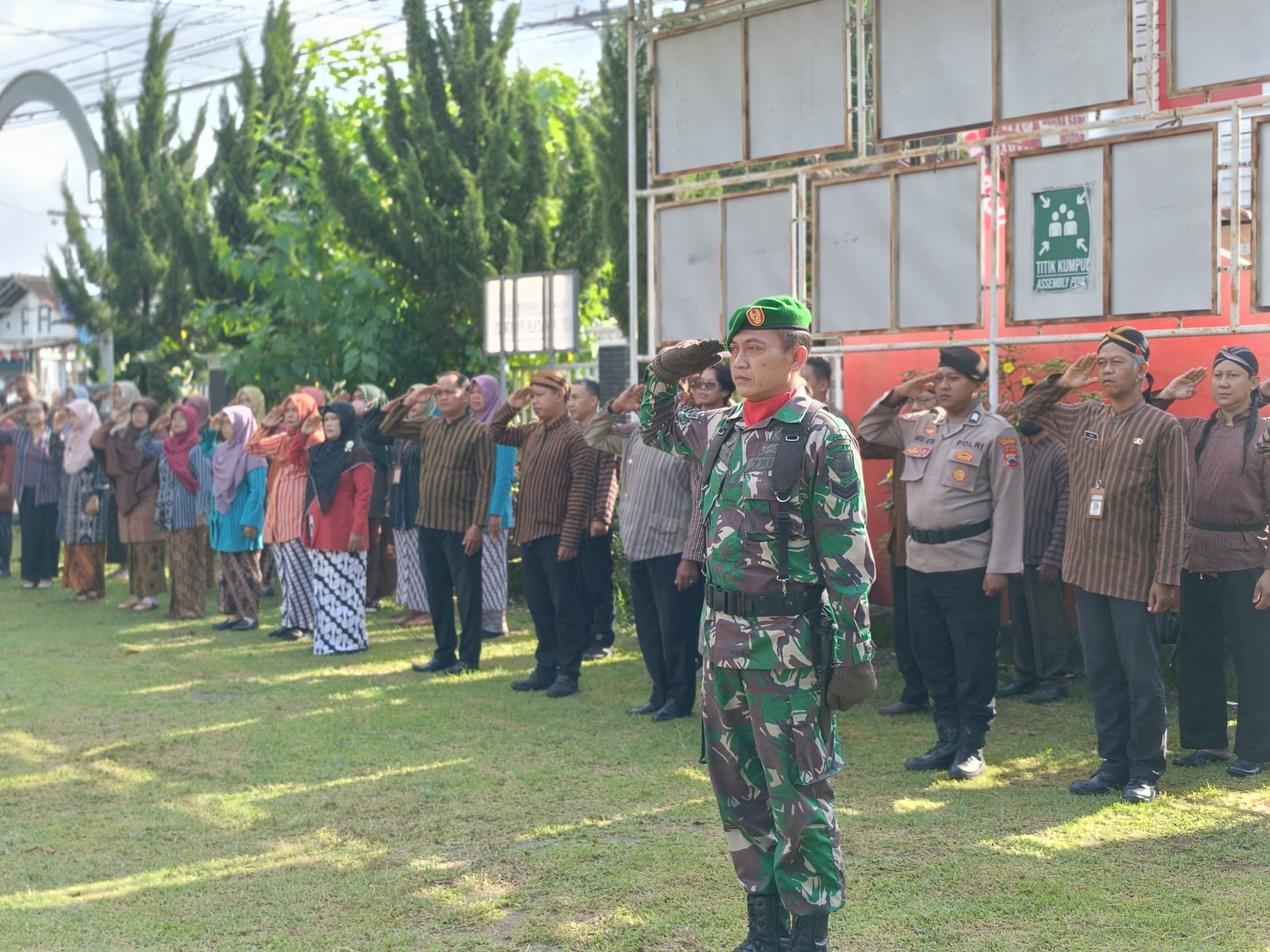 Upacara Hari Lahir Pancasila di Kecamatan Ngawen Berlangsung Khidmat dengan Nuansa Pakaian Adat