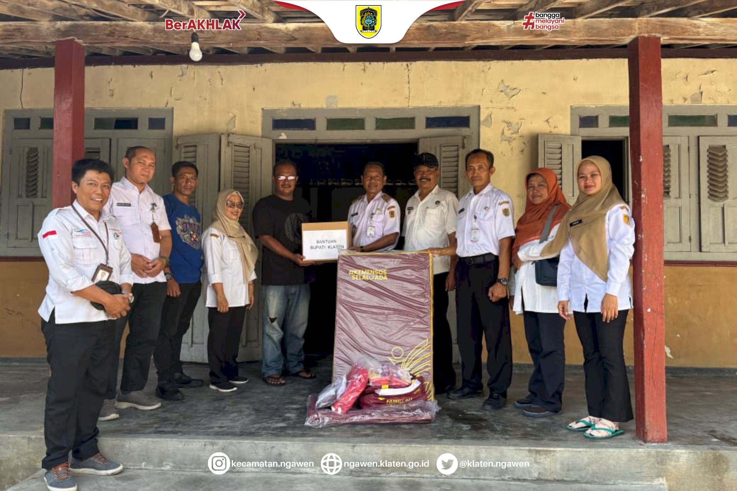 Dinas Sosial Kabupaten Klaten Serahkan Bantuan kepada Korban Kebakaran di Desa Manjung